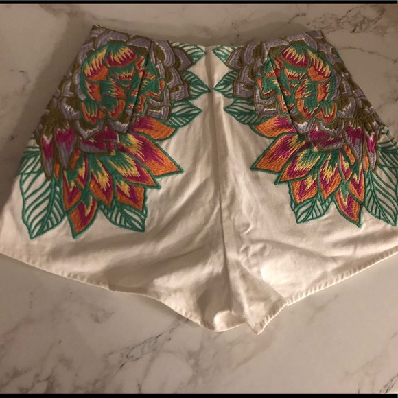 ✨HOST PICK ✨MARA HOFFMAN SWIM EMBROIDERED HIGH RISE SHORTS - Picture 9 of 10